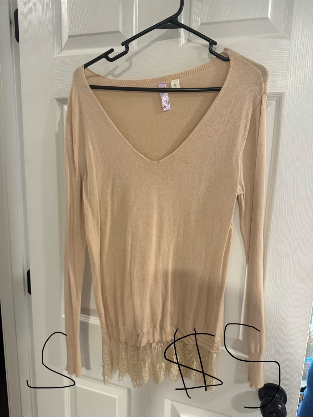 Women’s Cream V-Neck Lace-Hem Long Sleeve Top
